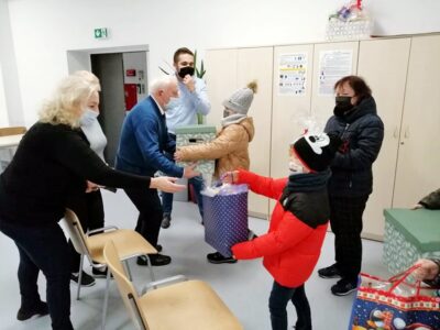 Uczniowie z wizytą na herbatce u seniorów