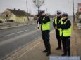 Poszukiwany 23-latek bez prawa jazdy znacznie przekroczył prędkość. Z auta trafił do aresztu