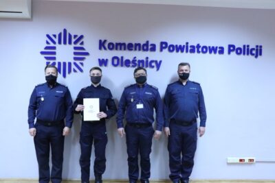 Ślubowanie policjanta w oleśnickiej komendzie
