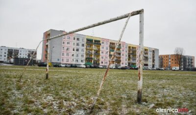 Na dawnym boisku przy ul. Poniatowskiego staną bloki? Radni będą rozpatrywać protest mieszkańców