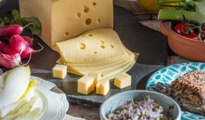 Przekąski z żółtym serem na imprezę