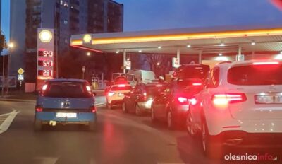 Panika na stacjach paliw. Kierowcy boją się wysokich cen i braku paliwa [WIDEO]