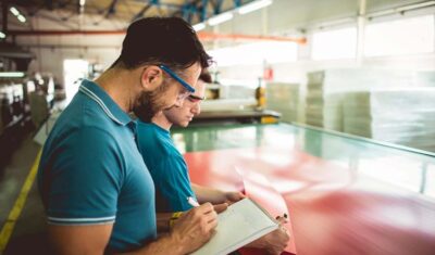 Kontrola jakości w przemyśle – niezbędny etap procesu produkcyjnego