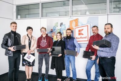 Kaufland przekazał laptopy dla młodych Ukraińców, którzy 1 kwietnia rozpoczynają naukę w I LO w Oleśnicy