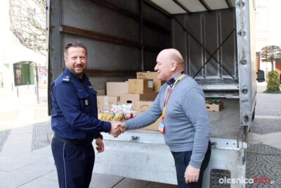 Oleśnicka policja włącza się w akcję pomocy uchodźcom