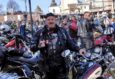 Motocykliści pożegnają swojego zmarłego kolegę