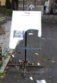Kto zniszczył tablicę? Pomóżmy ujawnić wandala