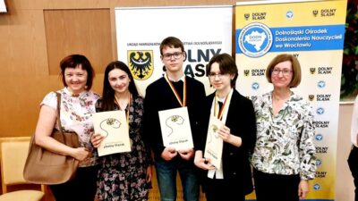 zDolni Ślązacy z SP 2 w Oleśnicy na gali laureatów