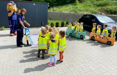 Spotkanie policjantki z przedszkolakami
