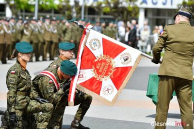 Sztandar dla 82. Batalionu Ewakuacji Sprzętu. Trwają uroczystości na pl. Zwycięstwa [ZDJĘCIA]