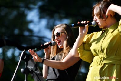 Uczestniczki The Voice of Poland na scenie w Oleśnicy