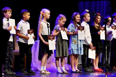 Gala szóstki i wyróżnienia dla najmłodszych uczniów [ZDJĘCIA, NAZWISKA]