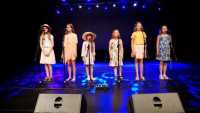 Na oleśnickiej scenie prezentowali się młodzi wokaliści i tancerze