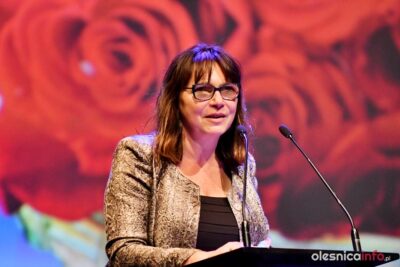 Uczniowie i kadra nauczycielska pożegnali Wiolettę Bilińską, która po 23 latach odchodzi ze stanowiska [ZDJĘCIA]