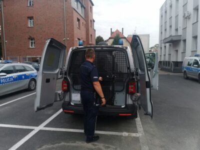 Zatrzymani na gorącym uczynku, gdy próbowali ukraść samochód