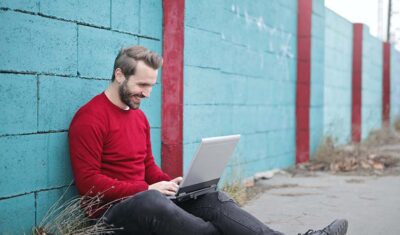 Dlaczego internet i telewizja odgrywają tak dużą rolę w naszym życiu?