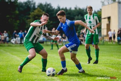 Zenit Międzybórz i Wiwa Goszcz, zwycięzcami jesieni w lidze okręgowej i A-klasie. W najbliższy weekend ostatnia kolejka tego roku