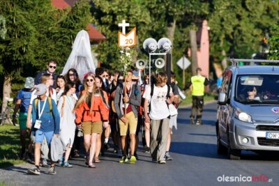 Pieszo do grobu św. Jadwigi. Oleśnickie parafie zapraszają na październikową pielgrzymkę
