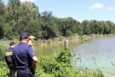 Policjanci i strażacy kontrolują akweny i dzikie kąpieliska