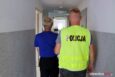Policja o sprawie zaniedbanych psów. W mieszkaniu unosił się fetor, zwierzęta nigdy nie opuszczały domu