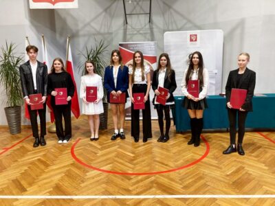 Uroczyste rozpoczęcie roku szkolnego i stypendia dla uczniów I LO w Oleśnicy