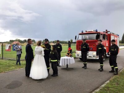 Strażak Wojtek ze Zbytowej na ślubnym kobiercu