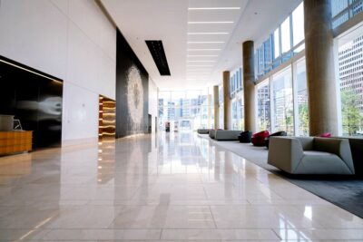 Jak utrzymać czystość dużych powierzchni?