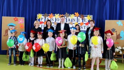 Pasowanie na ucznia w Szkole Podstawowej w Dobrzeniu