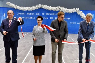 Nowa hala sportowa przy Szkole Podstawowej nr 4 w Oleśnicy uroczyście otwarta [ZDJĘCIA]
