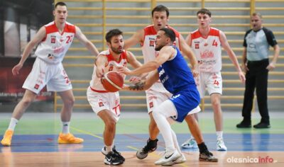 Koszykarze Team-Plastu wygrywają przed własną publicznością z Gimbasketem