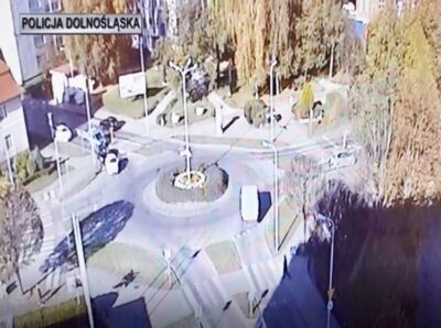 Policjanci z Oleśnicy pomogli starszej kobiecie dotrzeć do szpitala