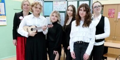 Rozśpiewani uczniowie z II LO w Oleśnicy