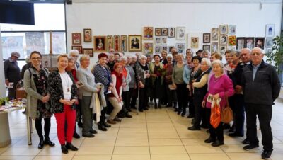 Niezwykłe obrazy Haliny Postupalskiej w oleśnickim MOKiS-ie