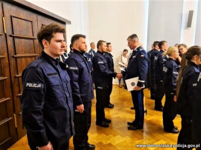 Nowi funkcjonariusze rozpoczynają służbę w policji