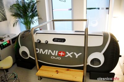 Komora hiperbaryczna dotlenia i wzmacnia układ odpornościowy. Na zabiegi zaprasza oleśnickie Centrum Terapii ProMedis