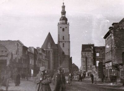 Oleśnicki Rynek w latach 50. Niezwykła fotografia