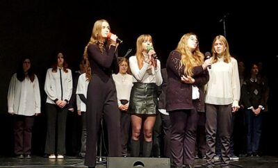 Licealiści z jedynki dla seniorów z Uniwersytetu III Wieku