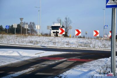 Budowa ronda przy Dobroszyckiej odcięła mieszkańców od działek