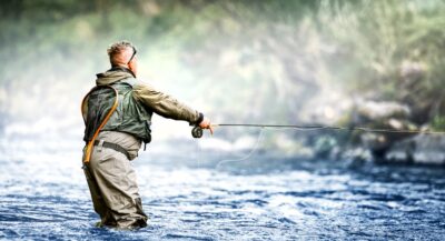 Czym charakteryzuje się odzież wędkarska i dlaczego warto ją kupić?