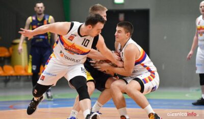 Team-Plast KK Oleśnica przegrywa z Sokołem Marbo Międzychód [ZDJĘCIA]