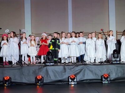 Niezwykły koncert kolęd i pastorałek w Szkole Podstawowej Gminy Oleśnica [ZDJĘCIA]