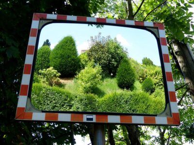 Czy drogowcy ustawią lustro na oleśnickim osiedlu?