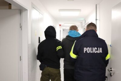Okradli fabrykę mebli. Jeden z mężczyzn miał też przy sobie narkotyki