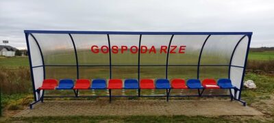 Nowe ławki czekają na piłkarzy w Solnikach Małych