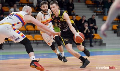 Dreszczowiec w Oleśnicy. Team-Plast KK Oleśnica przegrywa z Maximusem Kąty Wrocławskie po dogrywce [ZDJĘCIA]