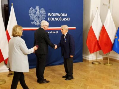 Medal Stulecia dla Leszka Mulki z Oleśnicy