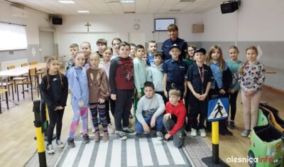 Oleśniccy policjanci z wizytą w szkole. Mówili o bezpieczeństwie na drodze