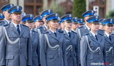 Policja w Oleśnicy szuka kandydatów do pracy. Sprawdź co trzeba zrobić, by zostać policjantem lub policjantką. Ile zarabia policjant w Oleśnicy.