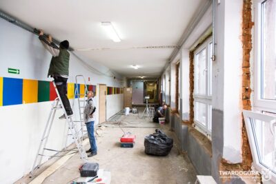 Dzieci wypoczywają, a w szkołach trwają remonty