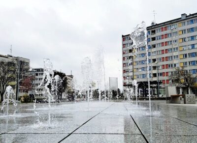 Oleśnicki sanepid apeluje, by nie kąpać się w fontannach: to siedlisko bakterii i grzybów